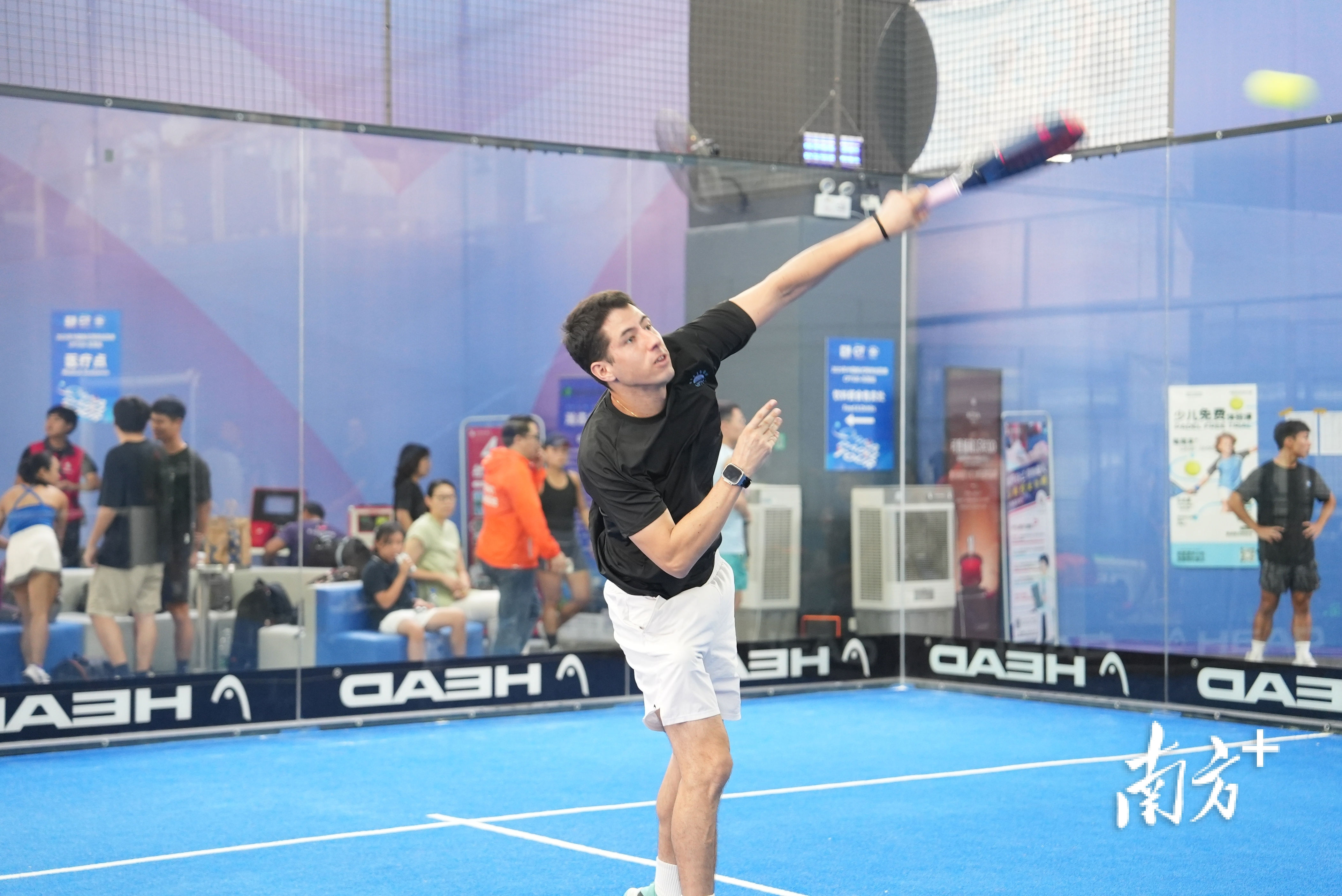 在中国也迅, 专业球场, 为风靡全球 在中国也迅, 专业球场, 为风靡全球